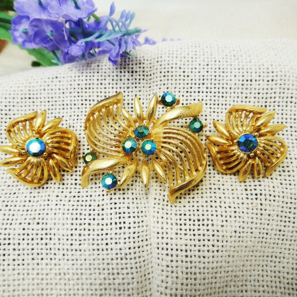Vintage Lisner Set Brooch Pin Earrings Aurora Borealis AB Rhinestone Gold Tone